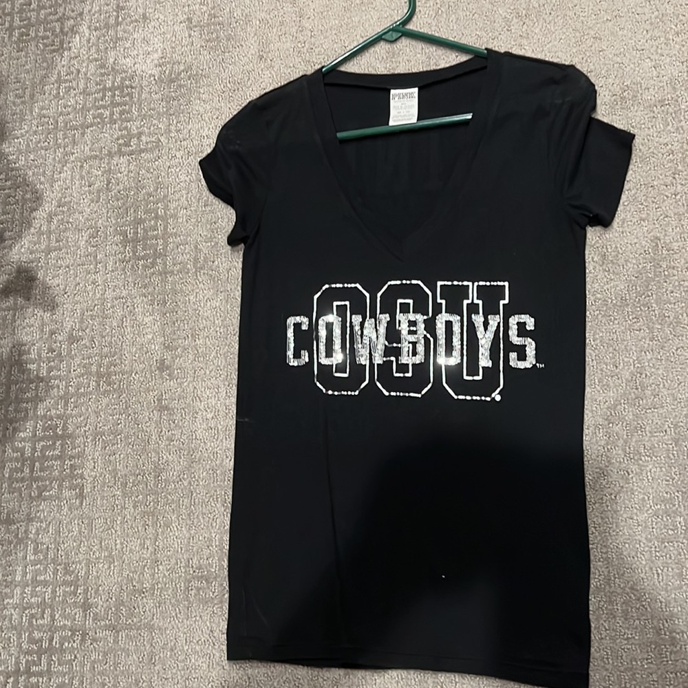 Pink women’s graphic okstate tee